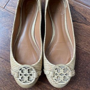 Tory Burch Flat - Medallion Cap